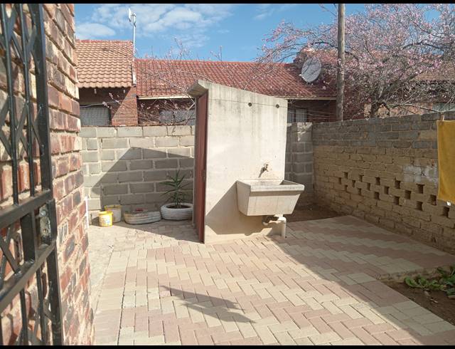 3 BEDROOM FREESTANDING FOR SALE IN LETSOPA